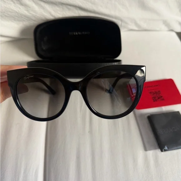 Brand New Salvatore Ferragamo Sunglasses - Picture 7 of 8